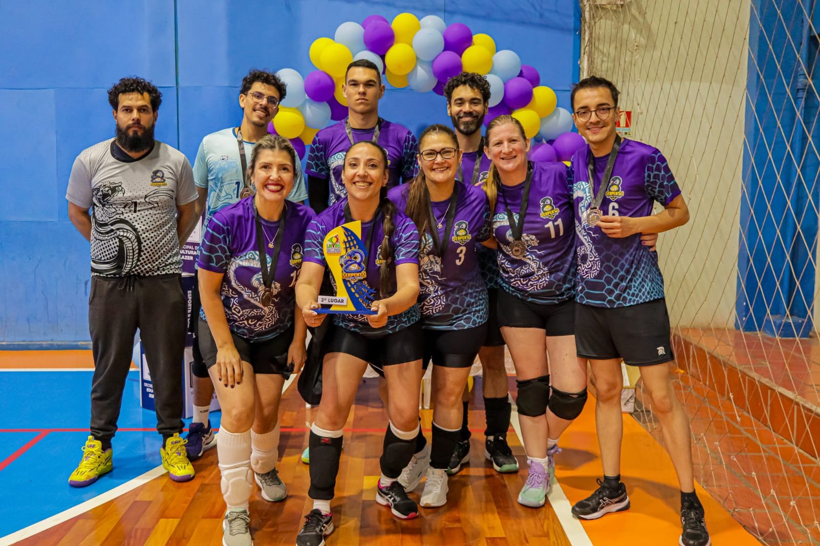 Oito equipes da Campanha se enfrentaram num entrevero de respeito no domingo, com o time da casa SVA garantindo um lugar no pódio