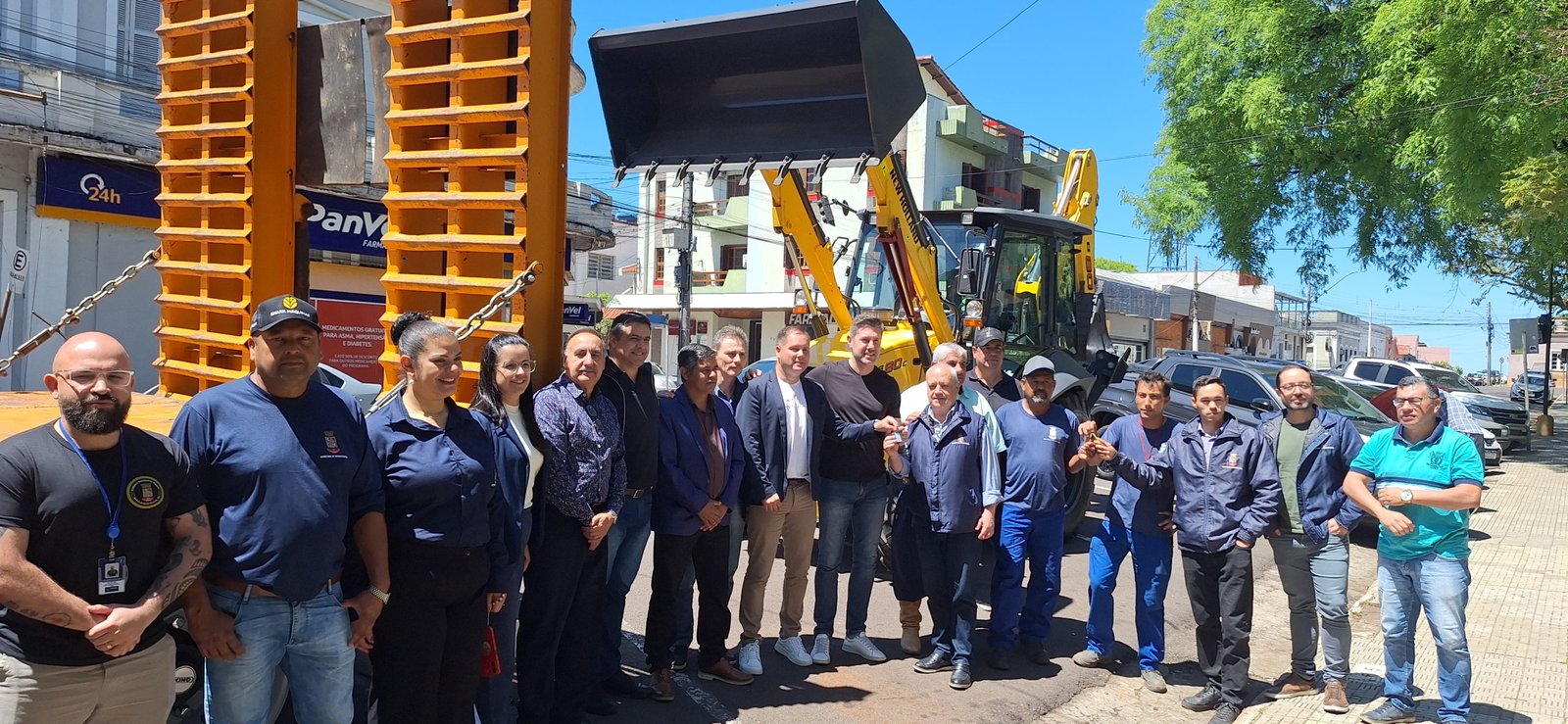 Na querência alegretense, o prefeito Jesse Trindade entregou equipamentos que vão campear mais ligeiro que potro novo pelos bairros da cidade