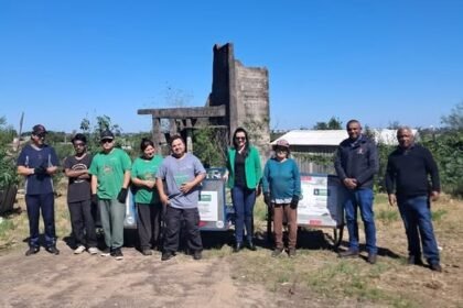 Secretaria de Meio Ambiente fortalece a lida dos catadores da Cocarsal, numa ação que deixou a gurizada mais faceira que cusco com osso novo