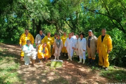 Na terra do Baita Chão, apicultores se reuniram pra prosear sobre o futuro do mel alegretense que já conquista os gringos lá das gringas, tchê!
