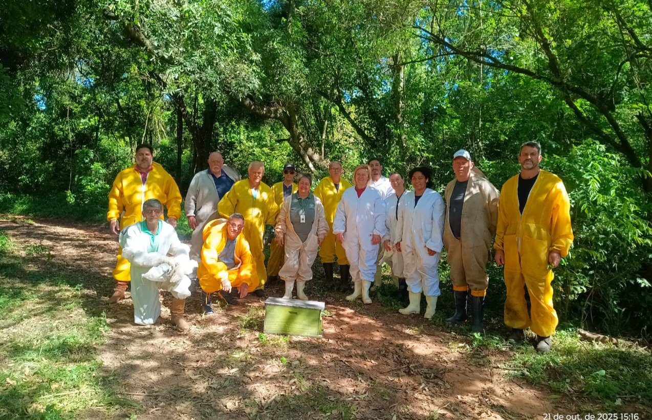 Na terra do Baita Chão, apicultores se reuniram pra prosear sobre o futuro do mel alegretense que já conquista os gringos lá das gringas, tchê!
