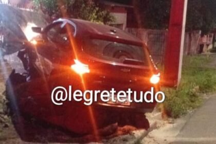 Buenas, viventes de Alegrete! Um baita entrevero aconteceu no nosso querido bairro Sepé Tiaraju quando um Ônix mais desorientado que cusco em tiroteio saiu da estrada, pegando um militar de surpresa