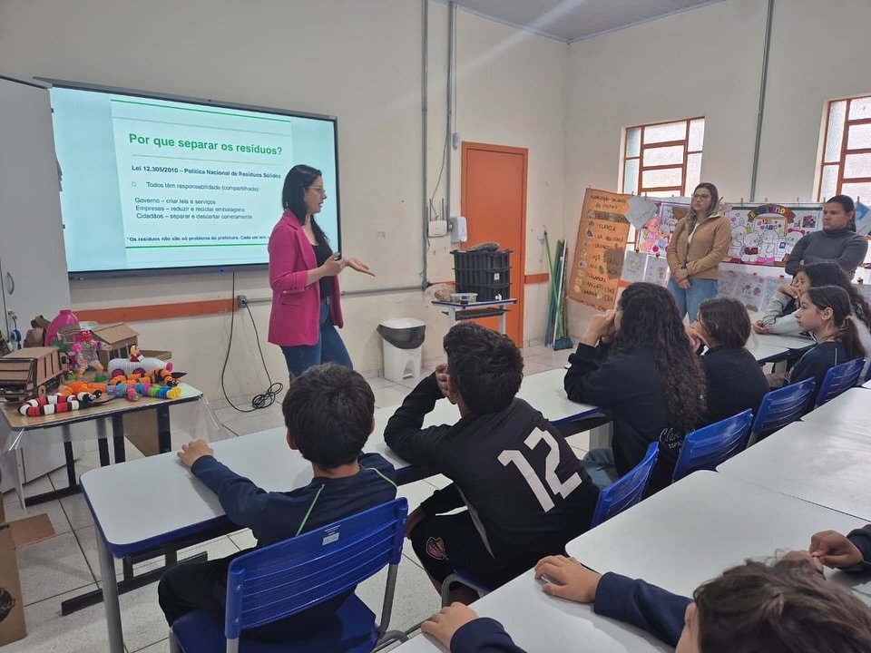 Nos bairros da querência, caminhão lotado de entulho e prosa boa sobre o meio ambiente mostram que o gaúcho também campeia pela natureza