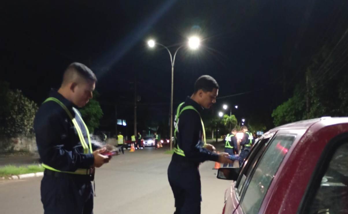 Na querência dos pampas, nem o ex-BBB Matteus escapou do sopro no 'bafômetro', mas provou estar mais sóbrio que água de vertente