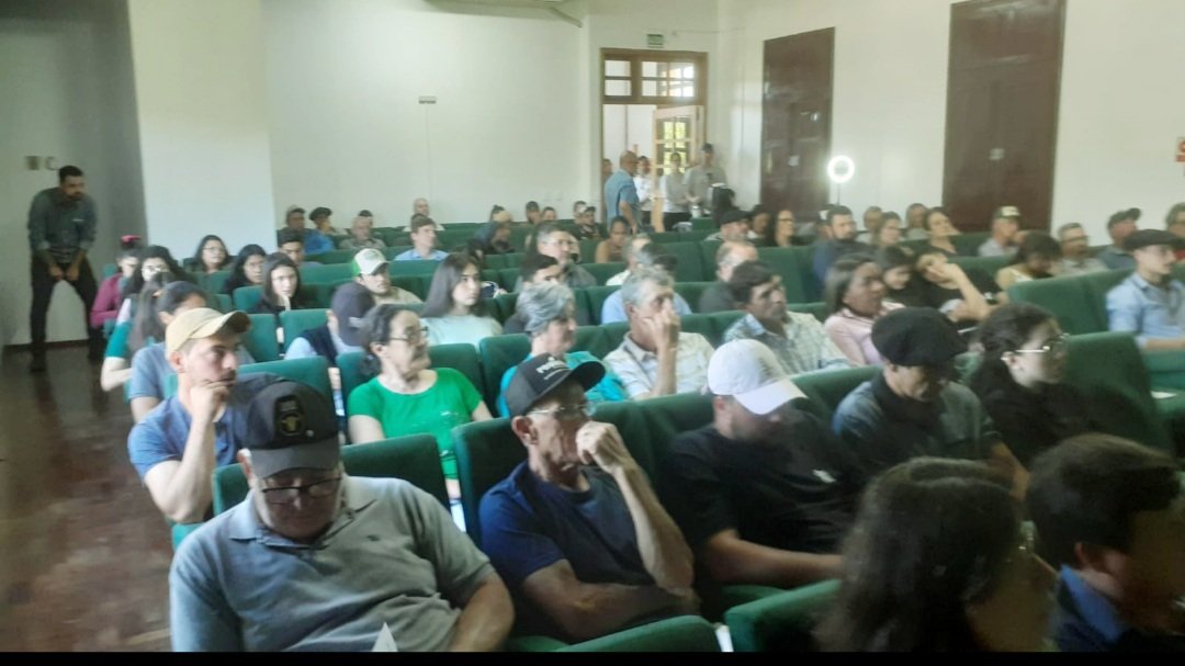 Na nossa querência, enquanto os gaudérios admiram os animais premiados, produtores vão aprender como tirar o melhor das vacas leiteiras no tradicional Parque Dr. Lauro Dornelles