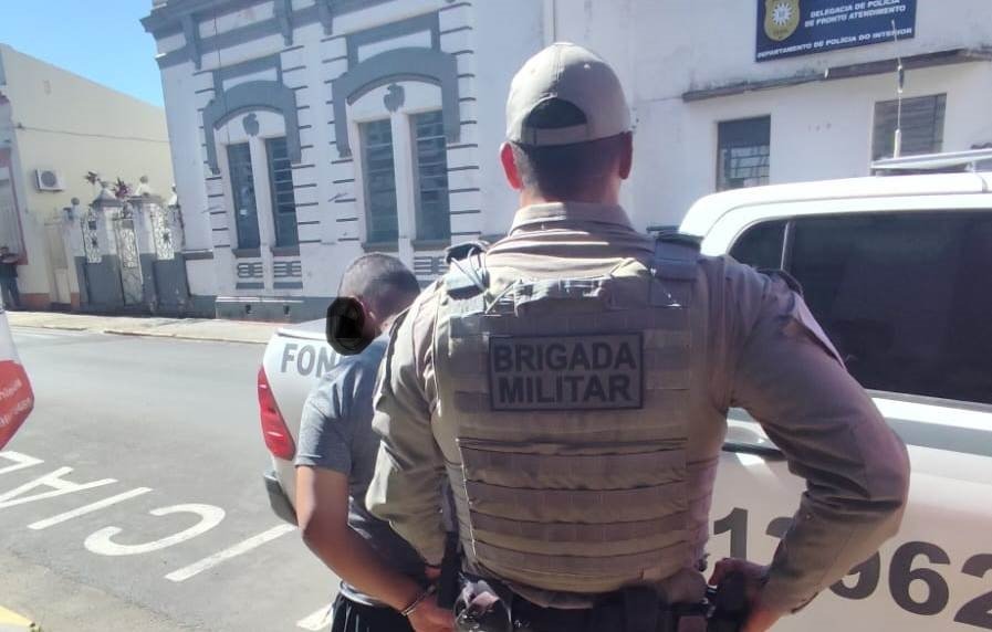 Mais ligeiro que potro xucro, gaudério de 31 anos tentou despistar a Brigada em correrias pelas ruas de Alegrete, mas acabou laçado pela guarnição da BM na Ponte Borges de Medeiros