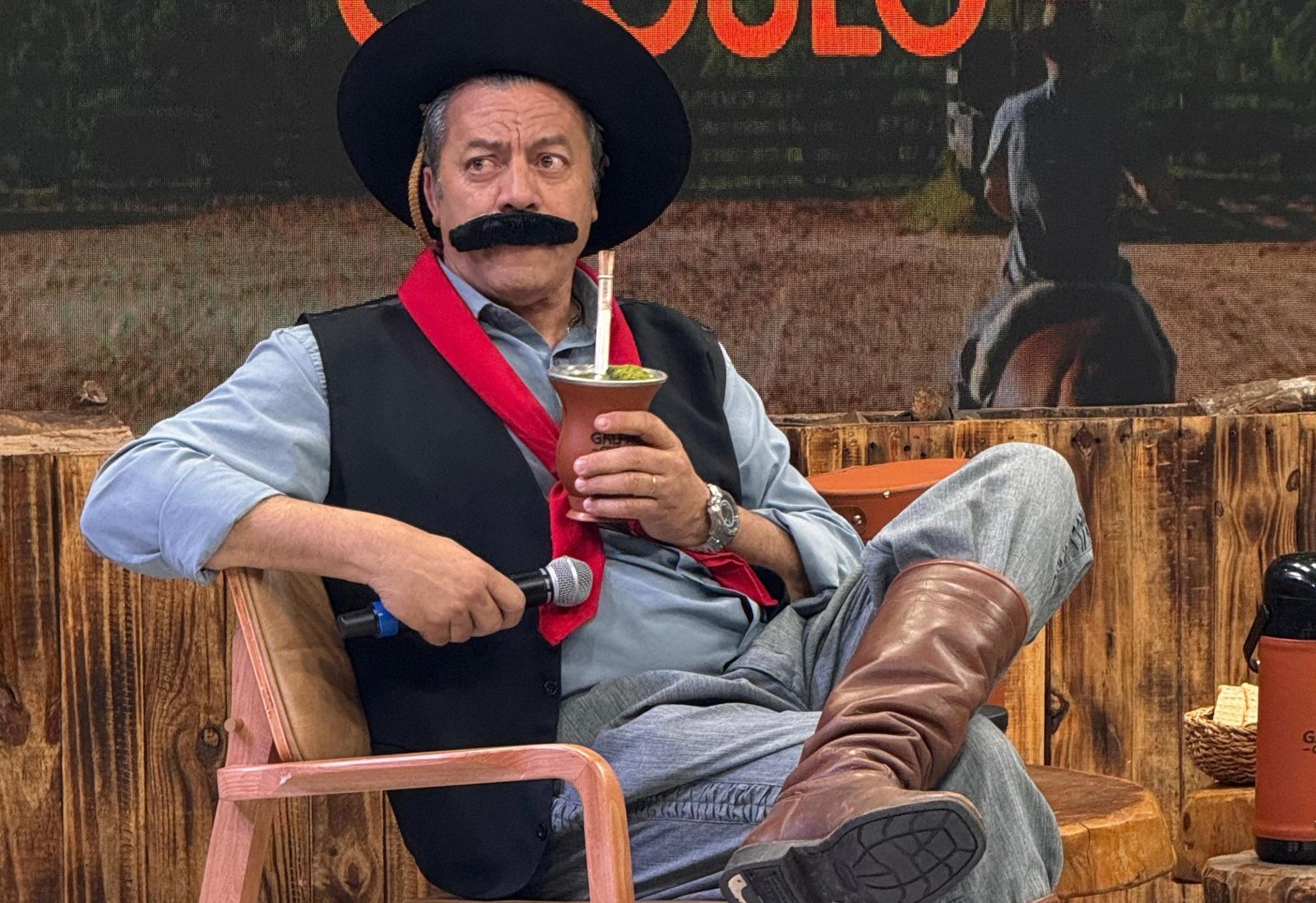 O bigodudo mais querido da campanha gaúcha, criado pelo alegretense Gerson Brandolt, agora vai trotar lado a lado com Neto Fagundes no tradicional programa da RBS TV