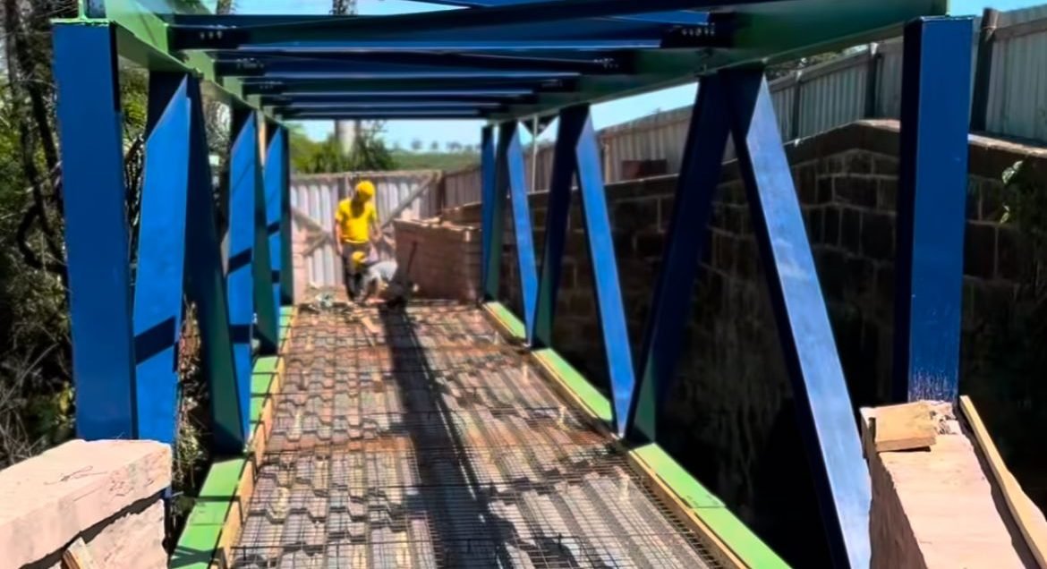 Depois de anos de espera, Alegrete tá prestes a ganhar uma travessia mais segura que cusco em casa de dono