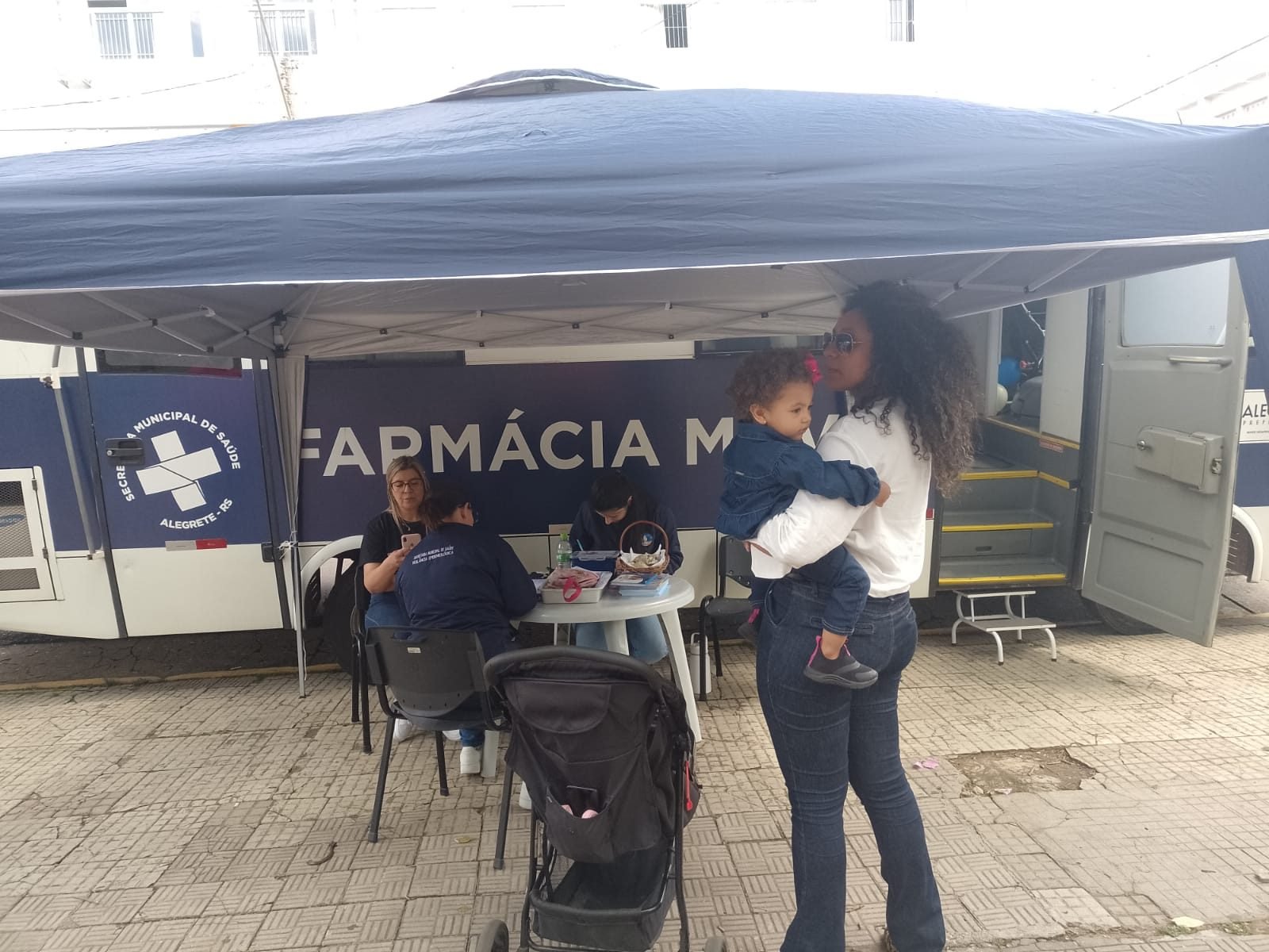 Na querência do Baita Chão, a campanha de vacinação mostrou que os guris e prendas têm mais consciência que cusco em dia de visita ao veterinário