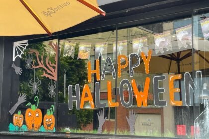 Enquanto os gringos se aprontam com abóboras e fantasias, os comerciantes da nossa querência também não ficaram de fora dessa lida 'arrepiante'