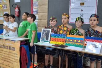 De buenas tchê! Na querência da Freitas Valle, os pequenos gaudérios mostraram que pesquisa boa já começa cedo, com temas que vão da sustentabilidade aos bichos em extinção do nosso pago gaúcho