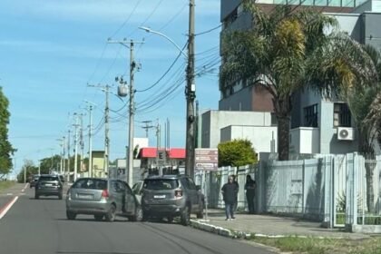 Causo do trânsito alegretense terminou com perseguição e abordagem da Guarda Municipal após vivente abandonar Palio no cenário do entrevero