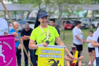De volta às querências natais, a guerreira que enfrenta os percalços da vida com mais garra que cavalo crioulo em cancha reta mostra que mãe gaúcha não baixa a cabeça nem na pior tormenta