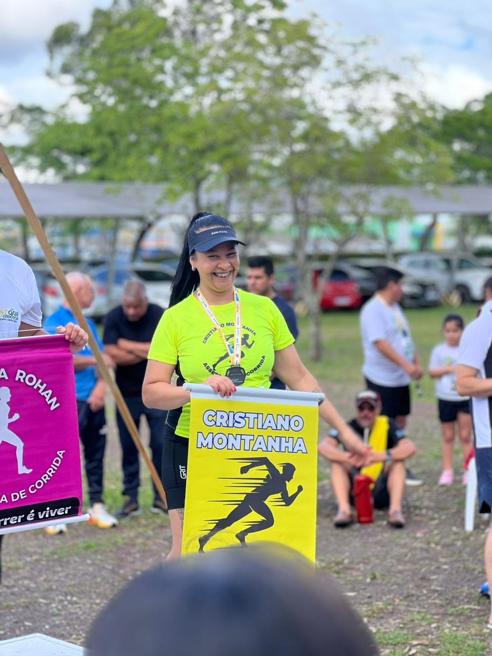 De volta às querências natais, a guerreira que enfrenta os percalços da vida com mais garra que cavalo crioulo em cancha reta mostra que mãe gaúcha não baixa a cabeça nem na pior tormenta