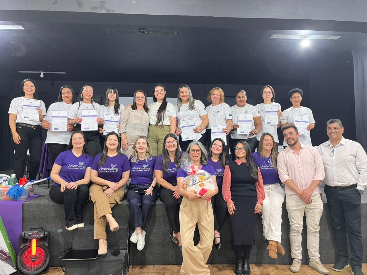 Lá nas bandas da Escola Nehyta Ramos, doze prendas conquistaram seu lugar no rodeio da vida com o curso 'Diarista com Amor' - um causo que merece ser contado de porteira em porteira