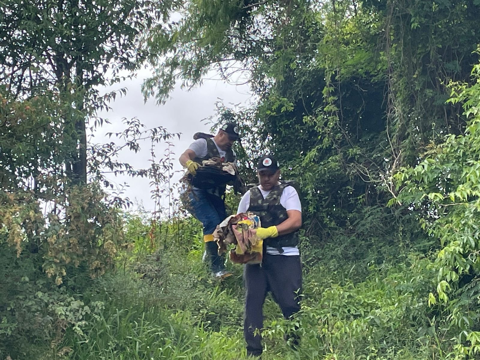 Nas águas que banham nossa Alegrete, mais de 25 embarcações se reuniram numa lida ecológica que mostrou que gaúcho de verdade cuida do que é seu