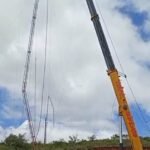 Mas bah, tchê! A querência de Livramento acordou com o barulho do guincho derrubando torre de 75 metros da Rádio 107/Maratan FM numa ação mais ligeira que galo em terreiro alheio.