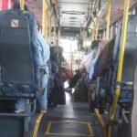 Com os ônibus mais vazios que rodeio em segunda-feira, autoridades buscam alternativas pra não deixar o vivente apeado nas paradas