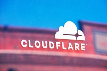 Buenas, viventes! A querência digital amanheceu mais atravessada que cavalo xucro nesta terça-feira quando a tal Cloudflare resolveu dar um tropeção dos grandes