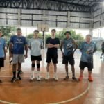 Guris do vôlei transformaram a quadra da Escola Lions Clube num grande ponto de encontro pra falar de saúde do homem - e ainda disputaram uma peleia de respeito, tchê!