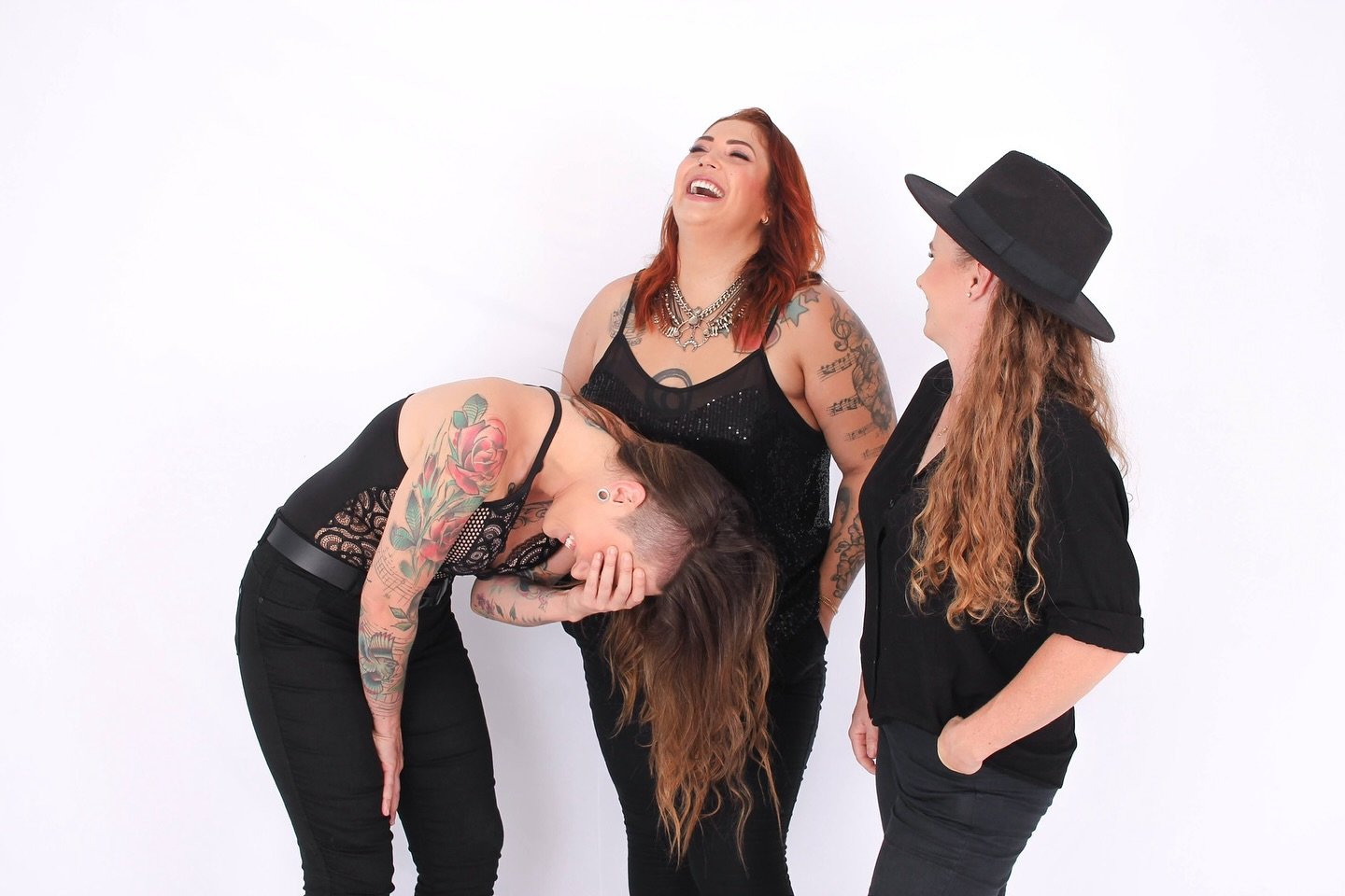 Largo do Centro Cultural se transforma em palco de galpão para receber a vigésima edição do festival que faz a querência alegretense vibrar no compasso das melodias campeiras e urbanas