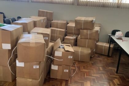 Viventes da gurizada estudantil da querência gaúcha ganham mais uns dias pra acertar o tamanho das pilchas escolares que vão usar em 2026